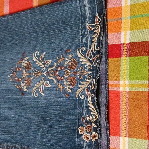 Jean skirt Flower design Size 16. Brown and Tan stitch. French Cuff. Gold stud - Picture 4 of 5